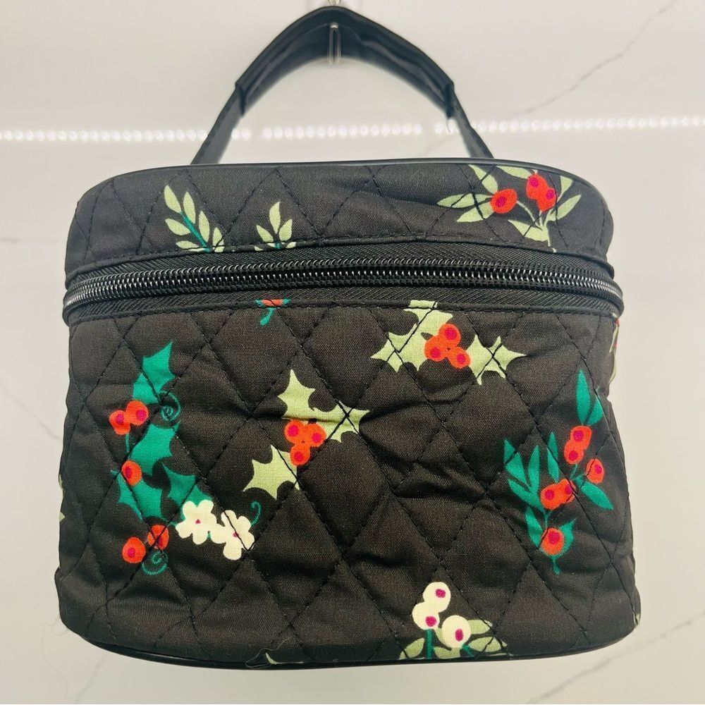 Quilted Holly Travel Set - Picture 9 of 13